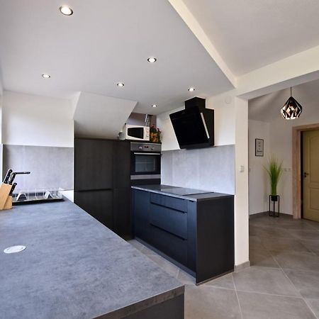 Relaxing Holiday House With Terrace Sea View Medulin Eksteriør bilde