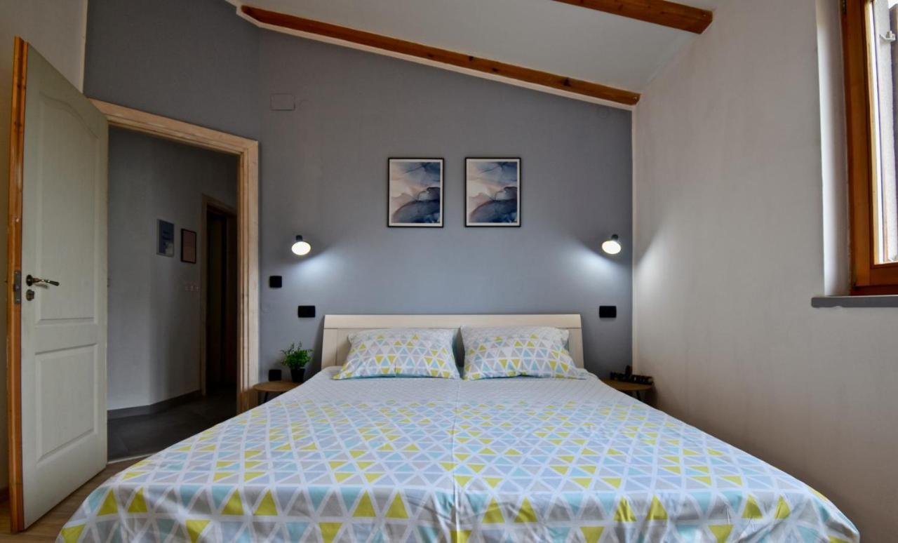 Relaxing Holiday House With Terrace Sea View Medulin Eksteriør bilde