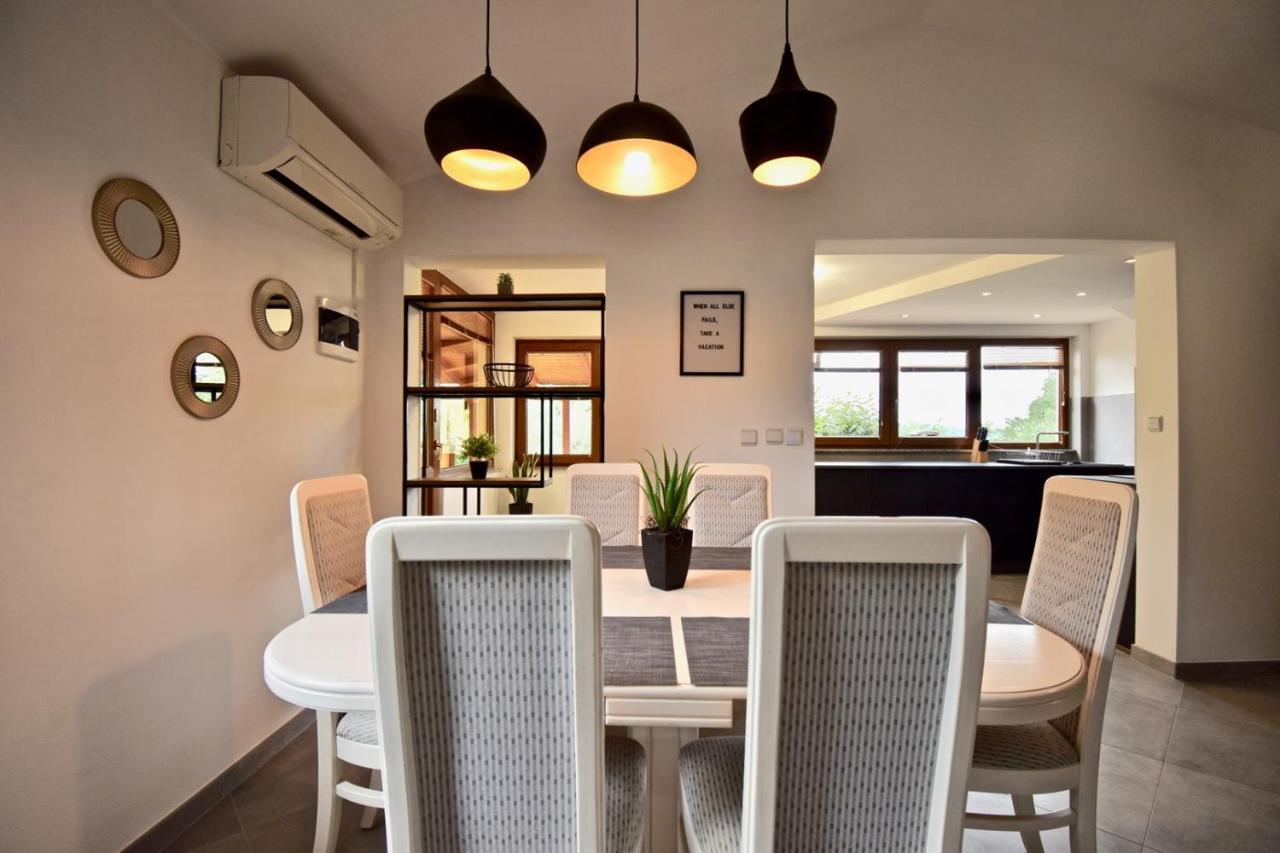 Relaxing Holiday House With Terrace Sea View Medulin Eksteriør bilde
