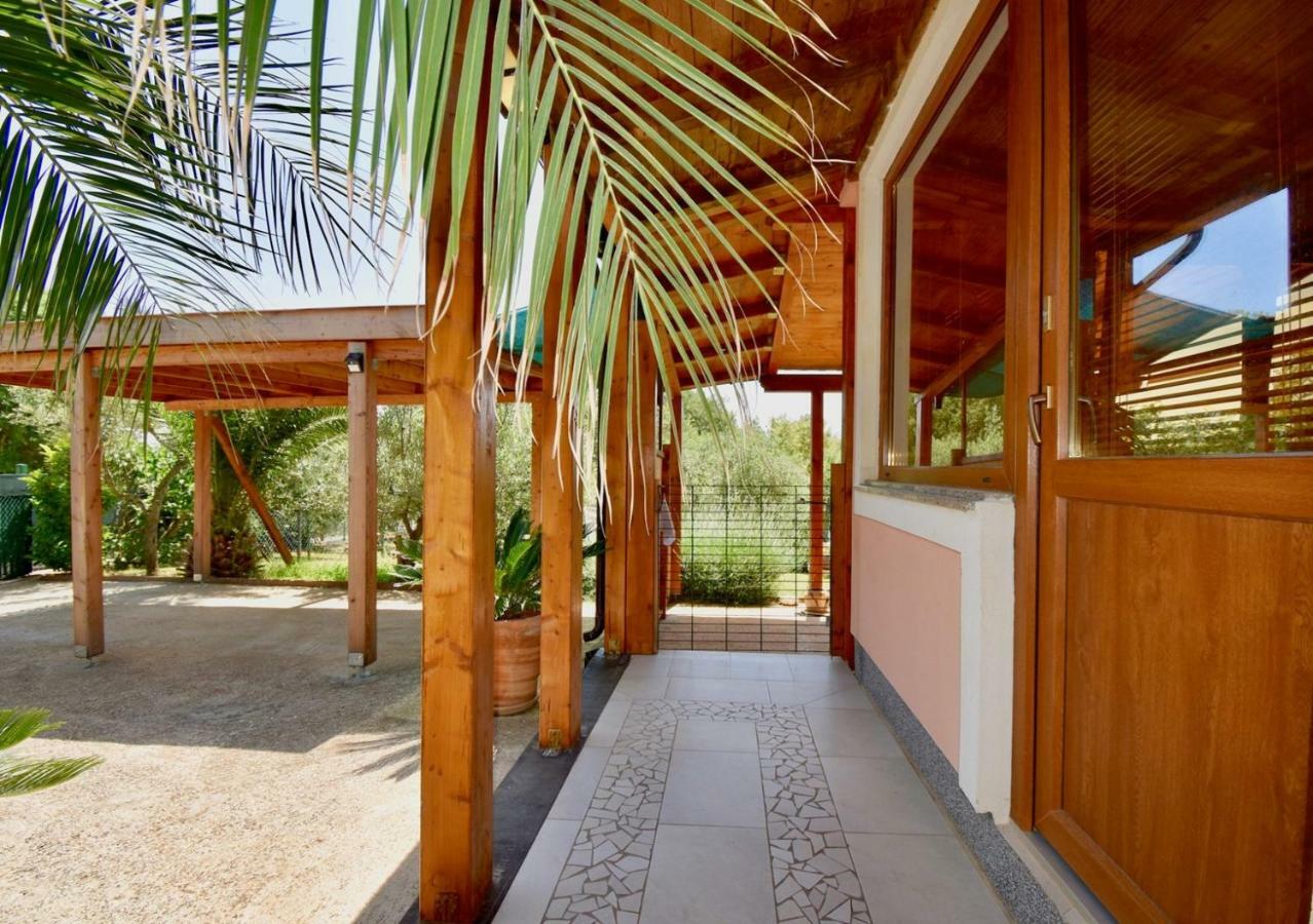 Relaxing Holiday House With Terrace Sea View Medulin Eksteriør bilde