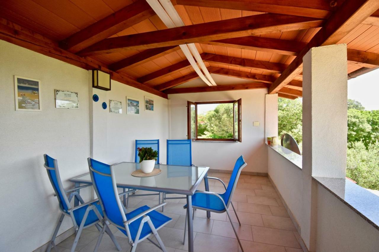 Relaxing Holiday House With Terrace Sea View Medulin Eksteriør bilde