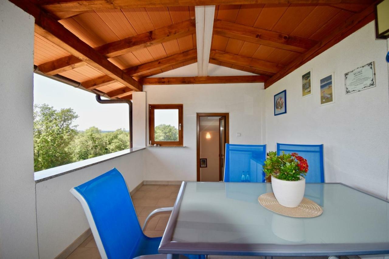 Relaxing Holiday House With Terrace Sea View Medulin Eksteriør bilde